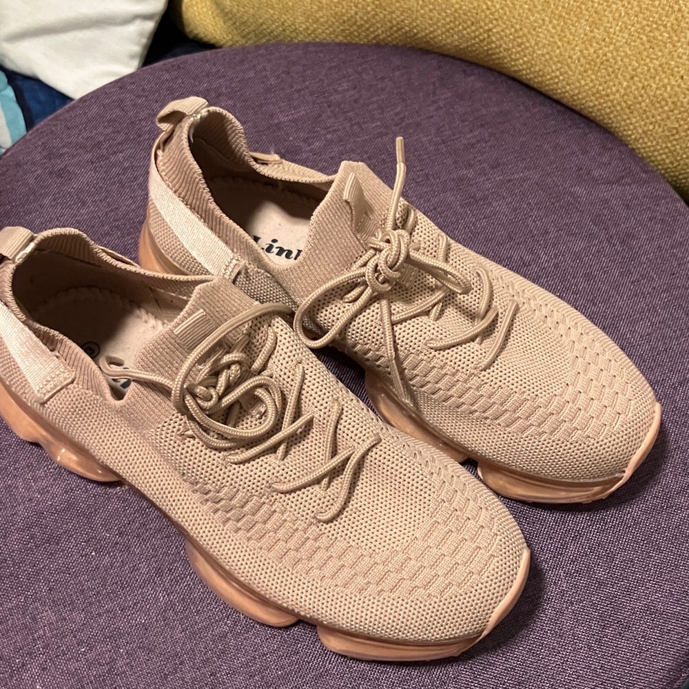 Link Women's Sneakers in Beige